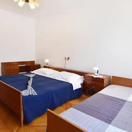 公寓 Geraeumige In Punta In Strandnaehe