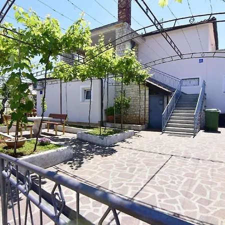 Apartment Geraeumige In Punta In Strandnaehe