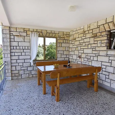 Geraeumige In Punta In Strandnaehe * Umag