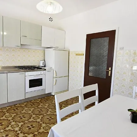 Apartment Geraeumige In Punta In Strandnaehe *