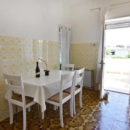 Apartment Geraeumige In Punta In Strandnaehe Umag