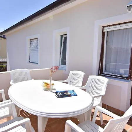Geraeumige In Punta In Strandnaehe * Umag