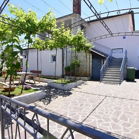 Geraeumige In Punta In Strandnaehe Apartment Umag